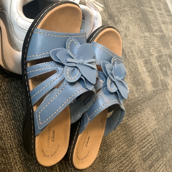 Clarks Women size 8 Lexi Opal Sandal Blue Leather - Picture 3 of 3
